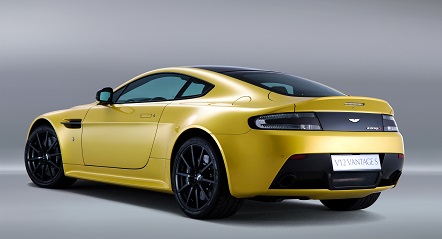 Sarı Aston Martin