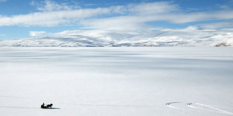 Rüyada Buz Tutmuş Deniz Üzerinde Patenle Kaymak