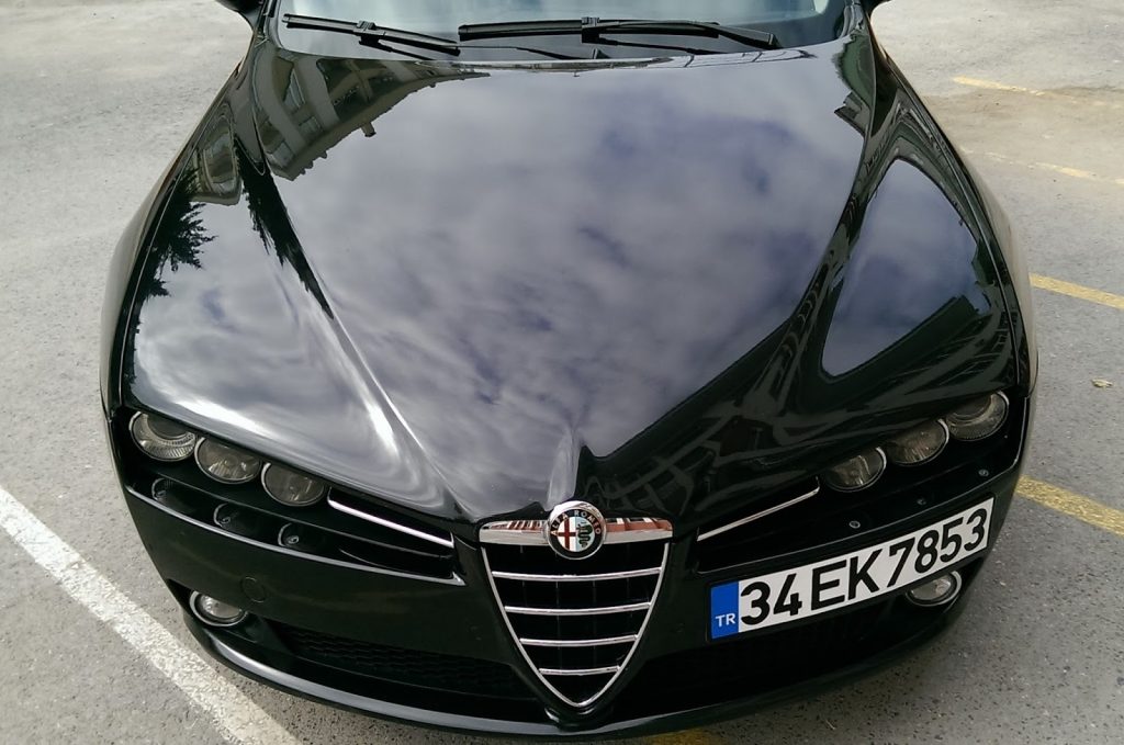 Siyah Alfa Romeo