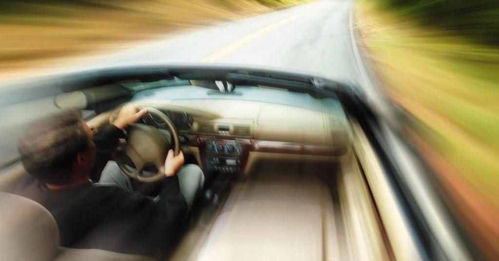 Rüyada Arabayla Hızlı Gitmek Kaza Yapmak