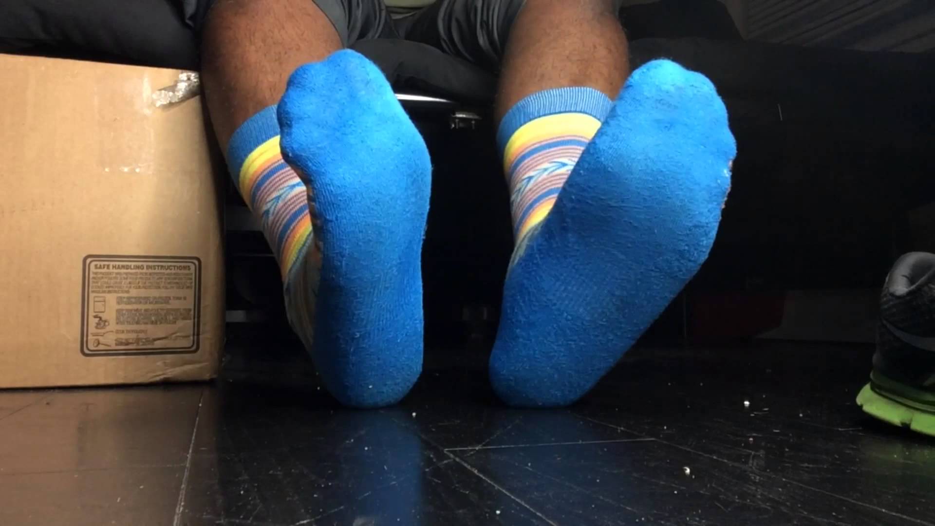 Rüyada Lacivert Çorap Giymek