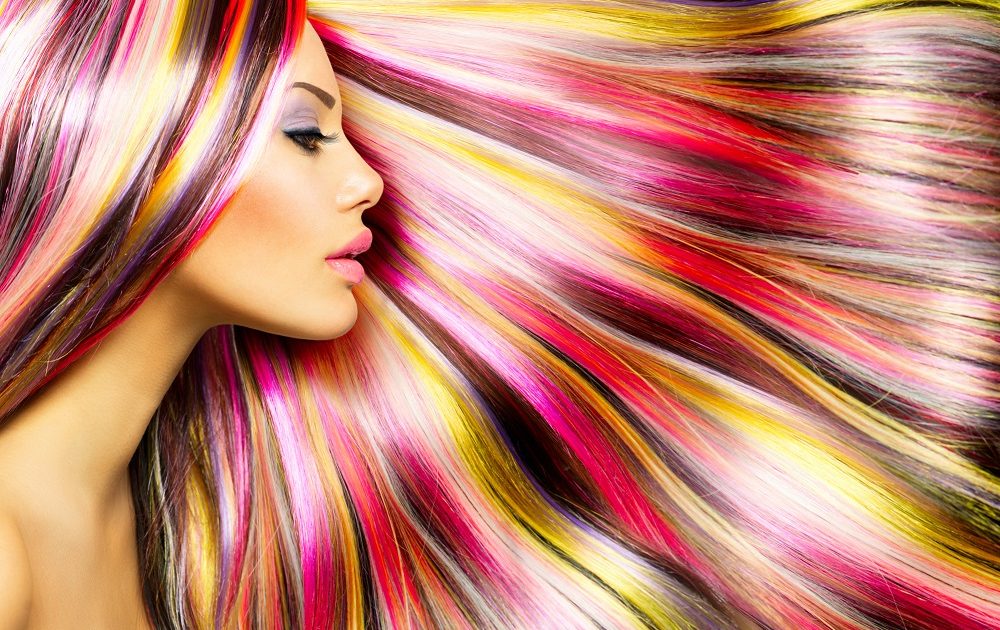 Rüyada Rengarenk Saç Boyattığını Görmek