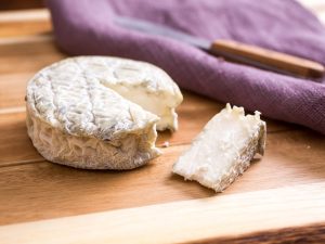 Rüyada Beyaz Keçi Peyniri Görmek