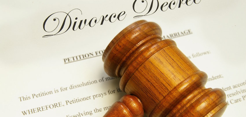 Rüyada Eşinden Ayrılmak ve Boşanmak İçin Mahkemeye Gitmek