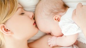 Rüyada Bebek Emzirdiğini Sütün Damlayıp Aktığını Görmek