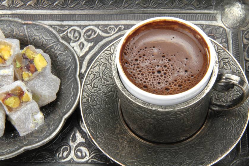 Rüyada Bol Köpüklü Türk Kahve Sütlü Görmek