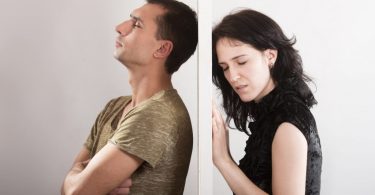 Rüyada Eşinin Aldattığını Duymak