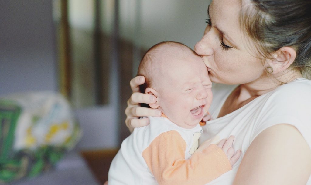Rüyada Yeni Ölmüş Anne Olan Birinin Hastanede Kucağında Yeni Doğan Bebek Ağlaması Görmek