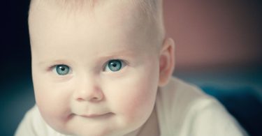 Rüyada Sarışın Mavi Gözlü Erkek Bebek Görmek