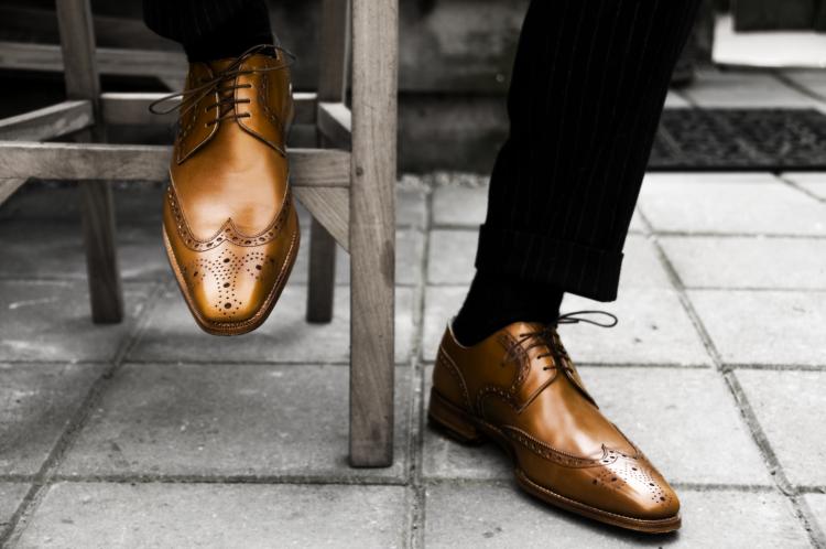 Rüyada Kahverengi Ayakkabı Görmek ve Giymek