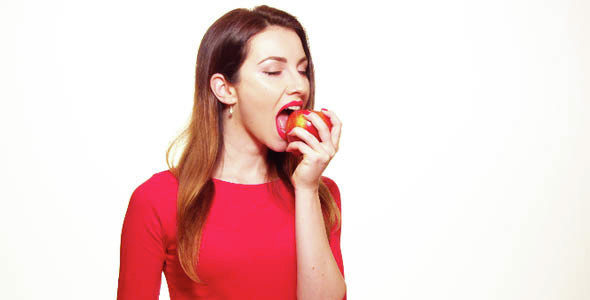 Rüyada Kırmızı Elma Yediğini Görmek ve Çok Olması