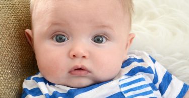 Rüyada Renkli Gözlü Erkek Bebek Görmek