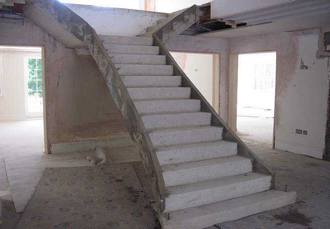 Rüyada Eski Beton Merdiven Çıkmak